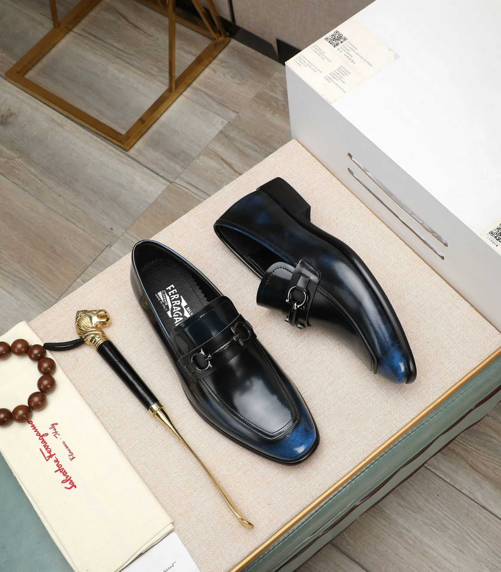 Men's shoes 💰540📛📛(water-dyed cowhide) Salvatore Ferragamo high-end (Salvatore Ferragamo) is the world's top luxury footwear brand. It comes from the fashion kingdom of Italy and is famous all over the world for its traditional handmade design and novel styles...🚶🏻🚶🏻New suit shoes are available simultaneously at the counter. This model is purely handmade. The fabric is imported from Italy's original first-layer cowhide. Soft water-dyed cowhide lining. Original authentic outsole🌀🌀Size: 38➖44 (45 customized)